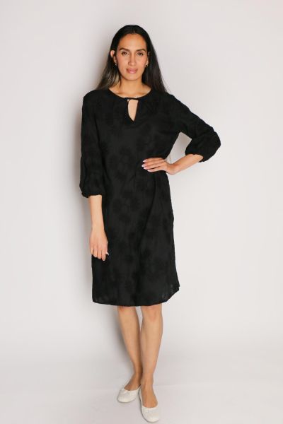 A relaxed knee length dress is perfect, the Azrah dress is your go to for the season. In cotton chifley, the dress with a V neck is in an easy fit with statement 3/4 sleeves. Falling just at your knees, style this dress with easy wedges or slides to take 