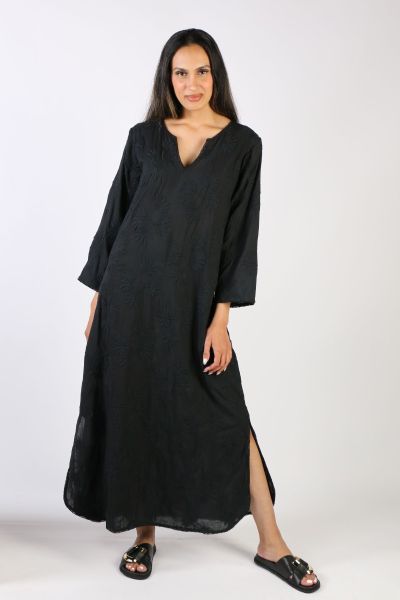 A dress that sashays with your every move, this Helena dress, just like the name, turns heads for the right reasons. In an overall cotton chifley, the dress has a round split neck and long sleeves. In a maxi length and side splits, the dress can be styled
