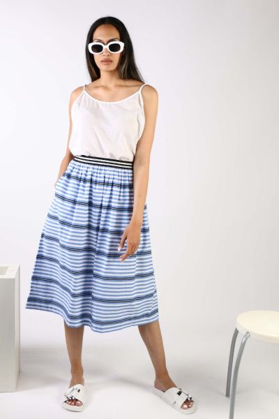 Add a fashionable flair to your look this season with this Saki Skirt. In an overall print, the knee length skirt has an elasticated waist that sits perfectly. Pair it up with any blouse or tee for that easy look. 