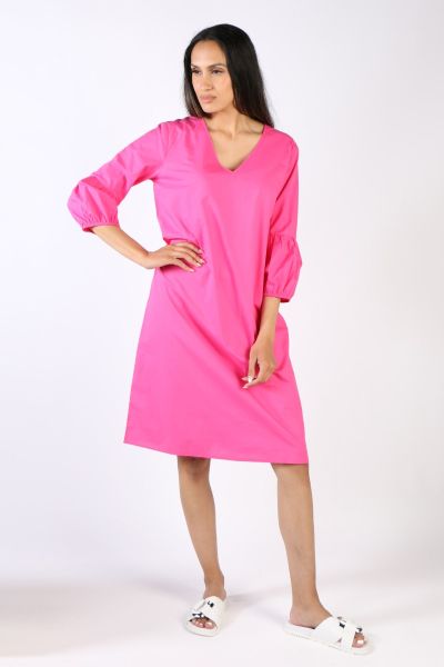 A relaxed knee length dress is perfect, the Azrah dress is your go to for the season. In cotton, the dress with a V neck is in an easy fit with statement 3/4 sleeves. Falling just at your knees, style this dress with easy wedges or slides to take you from