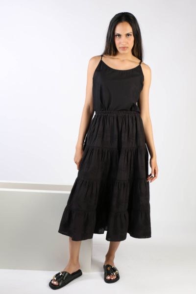 Swing into new season in this Rani Skirt. The Easy going Rani skirt is your perfect skirt in tiered contrasting tones. Pair it up with an easy blouse or tank top, how ever you like. 