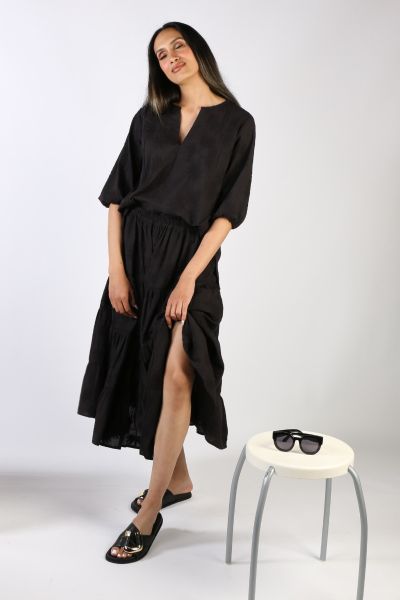 Swing into new season in this Rani Skirt. The Easy going Rani skirt is your perfect skirt in tiered contrasting tones. Pair it up with an easy blouse or tank top, how ever you like. 