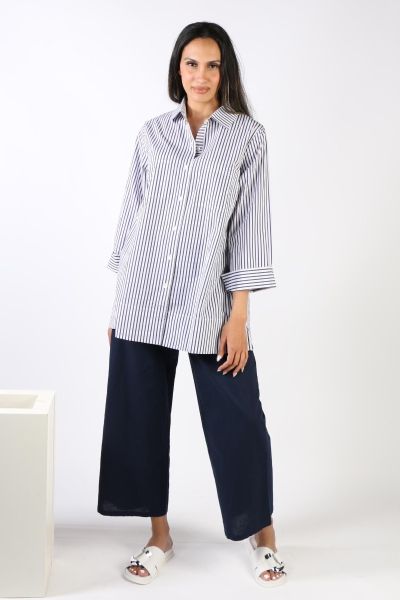 A classic shirt is hard to beat and this Harvey shirt is one for the wardrobe staple. In a solid color, it features a top to bottom button through closure with a collar and full cuffed sleeves. In cotton, this shirt can be styled with easy denims and boot