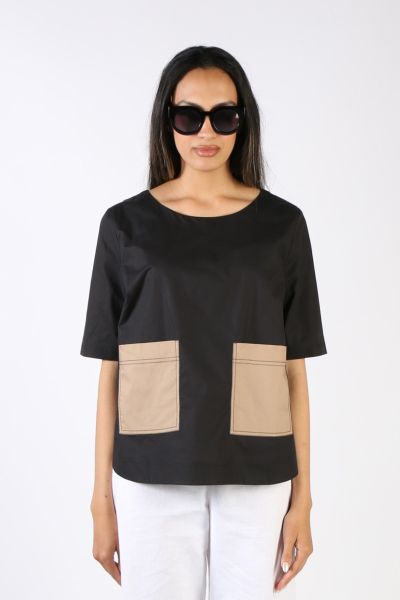 The cute Pati Top is an easy top that keeps your style game in check. In cotton, the top has a round neck and short sleeves. Featuring two contrasting front pockets, the top can be styled with each easy pants for a day out or tailored pants and blazer for