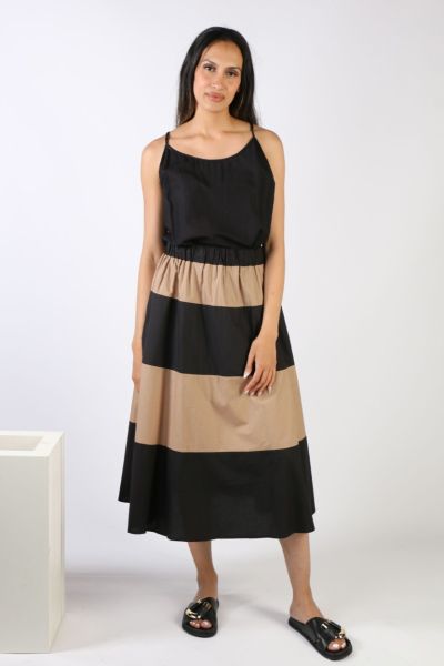 Swing into new season in this Rani Skirt. The Easy going Rani skirt is your perfect skirt in tiered contrasting tones. Pair it up with an easy blouse or tank top, how ever you like. 