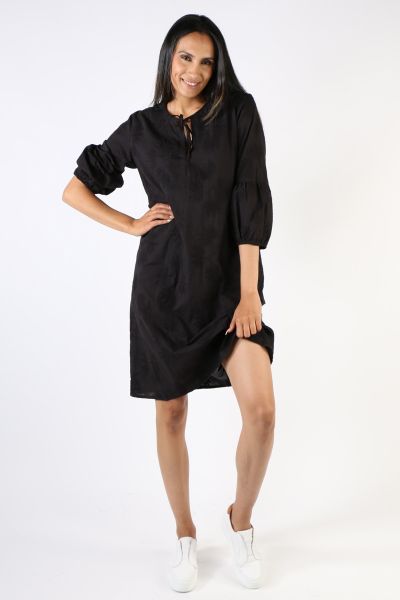 A relaxed knee length dress is perfect, the Azrah dress is your go to for the season. In cotton chifley, the dress with a V neck is in an easy fit with statement 3/4 sleeves. Falling just at your knees, style this dress with easy wedges or slides to take 