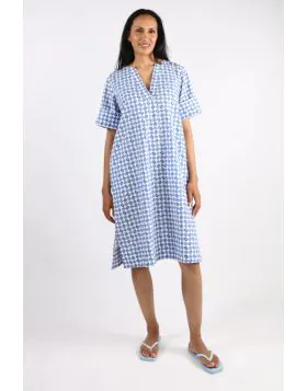Go for an easy vibe with a head turner in this gorgeous Sami dress that is all sorts of perfect for the season. In an overall stripe, the cotton poplin dress features a round split neck, short sleeves and falls just at your knees. Perfect to be styled wit