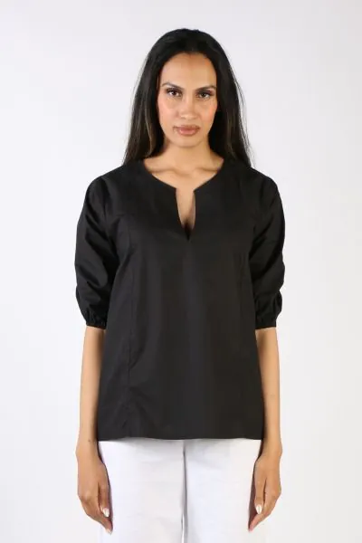 Go for easy vibes this season in this Elka top by Bagruu. In a round split neck and a panelled design, the top has peasant sleeves and can be styled with easy pants for a perfect day to night look. 