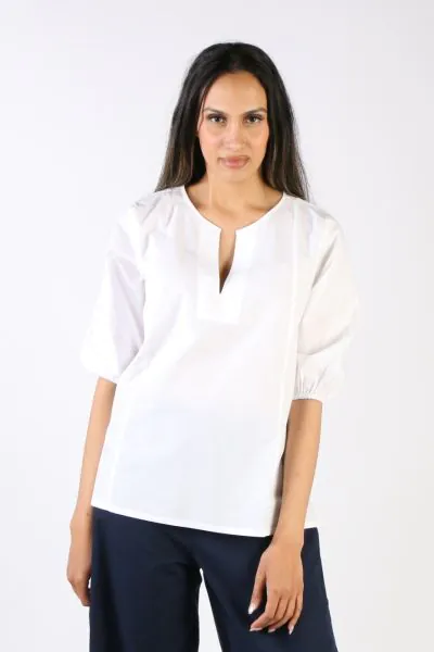 Go for easy vibes this season in this Elka top by Bagruu. In a round split neck and a panelled design, the top has peasant sleeves and can be styled with easy pants for a perfect day to night look. 