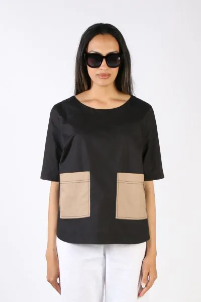 The cute Pati Top is an easy top that keeps your style game in check. In cotton, the top has a round neck and short sleeves. Featuring two contrasting front pockets, the top can be styled with each easy pants for a day out or tailored pants and blazer for