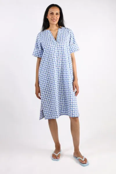 Go for an easy vibe with a head turner in this gorgeous Sami dress that is all sorts of perfect for the season. In an overall stripe, the cotton poplin dress features a round split neck, short sleeves and falls just at your knees. Perfect to be styled wit