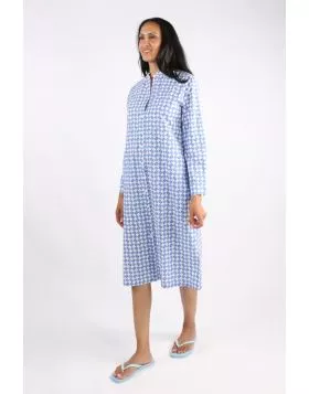 A new take on a classic button down dress, this Harper dress is where details demand a second look and shine. The Shirt dress in an overall print in cotton poplin, the dress has front button front with a mandarin collar and long sleeves. Style this dress 